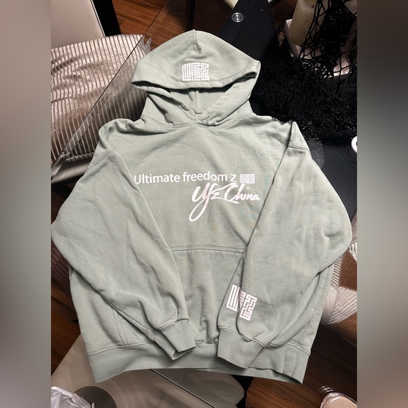 🎀 UFZ 🎀 green hoodie - Picture 2 of 4